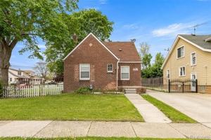 featured image of 1178 Fort Park Blvd