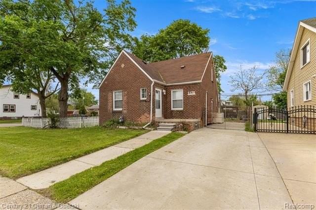 1178 Fort Park Blvd - Photo 2 of 40