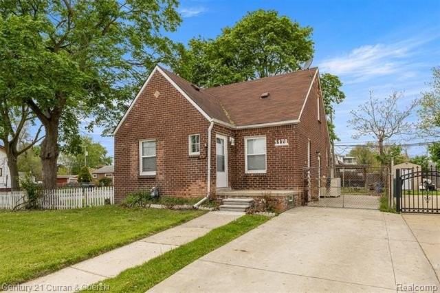 1178 Fort Park Blvd - Photo 3 of 40