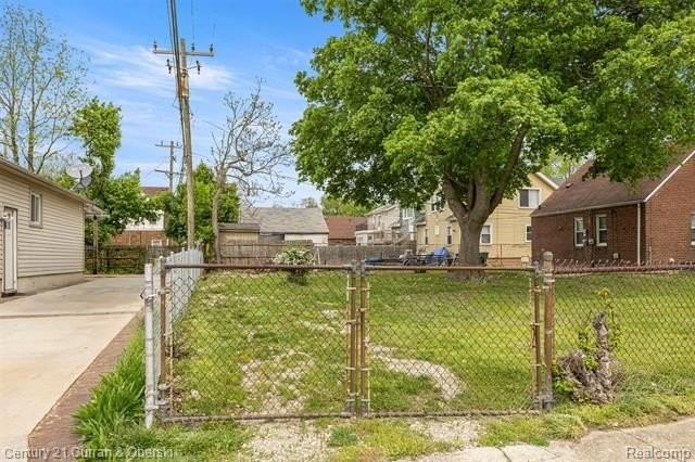 1178 Fort Park Blvd - Photo 5 of 40