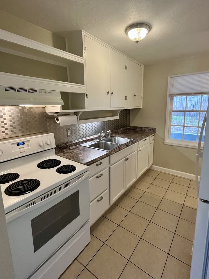27 Seminole Drive - Photo 6 of 14
