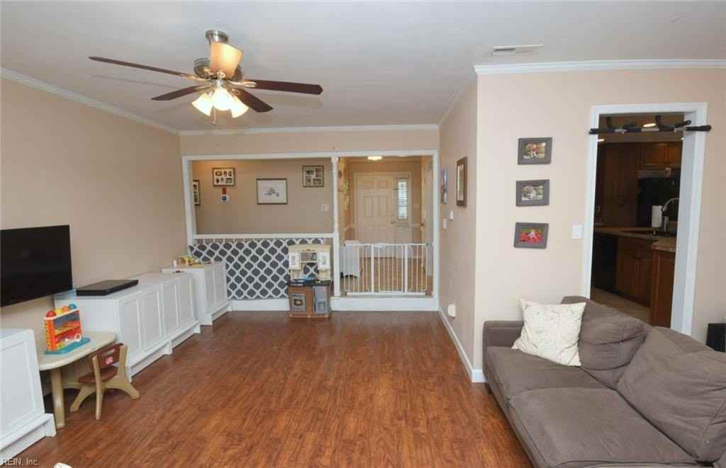 5181 Eagle Run Rd - Photo 4 of 36