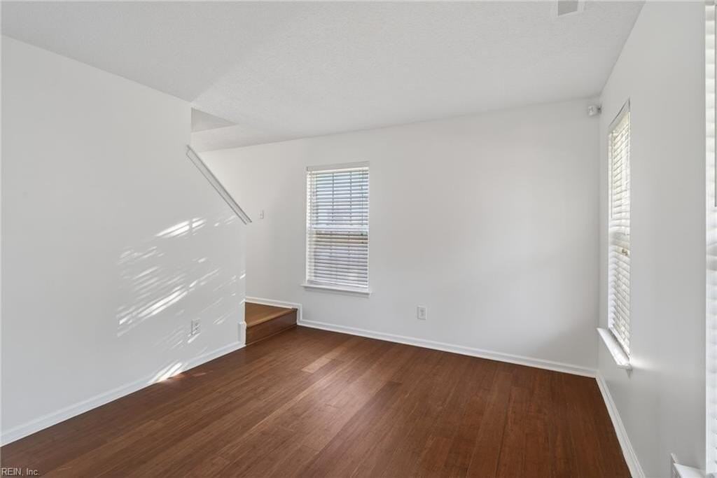 4004 Mill Dam Ct - Photo 4 of 28