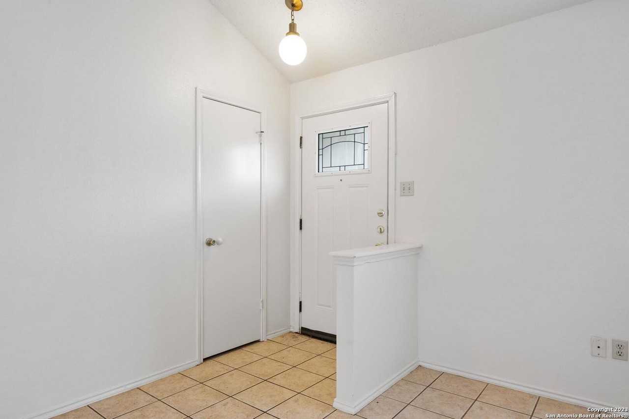 11331 Two Wells Dr - Photo 5 of 25