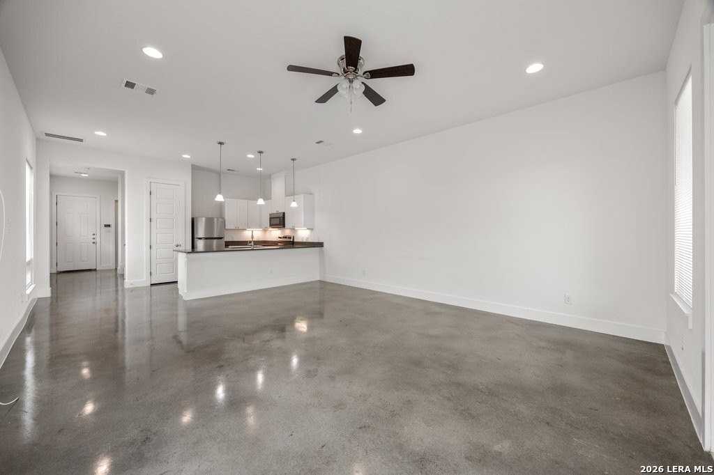 215 San Salvador Ave #101 - Photo 6 of 25
