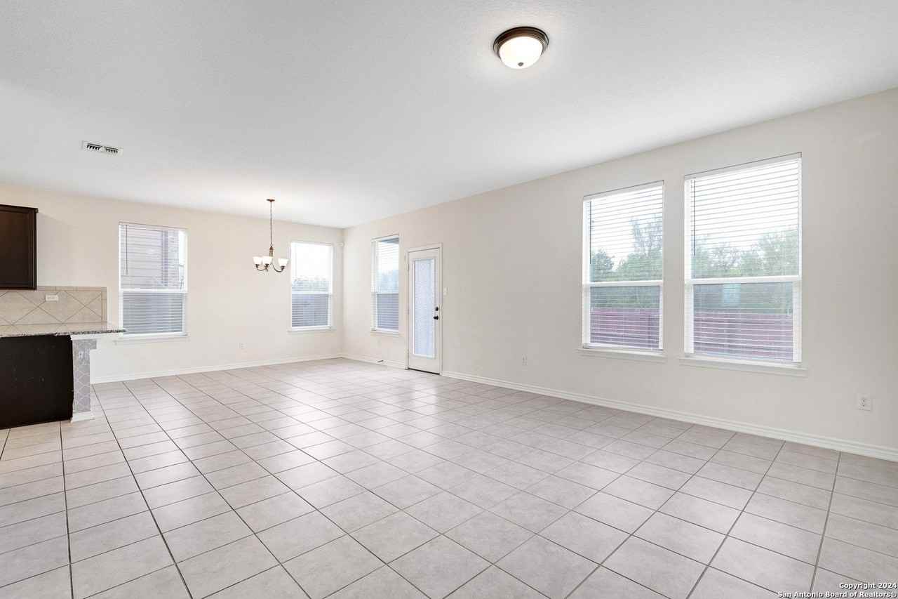 2407 Sunset Bnd - Photo 5 of 29