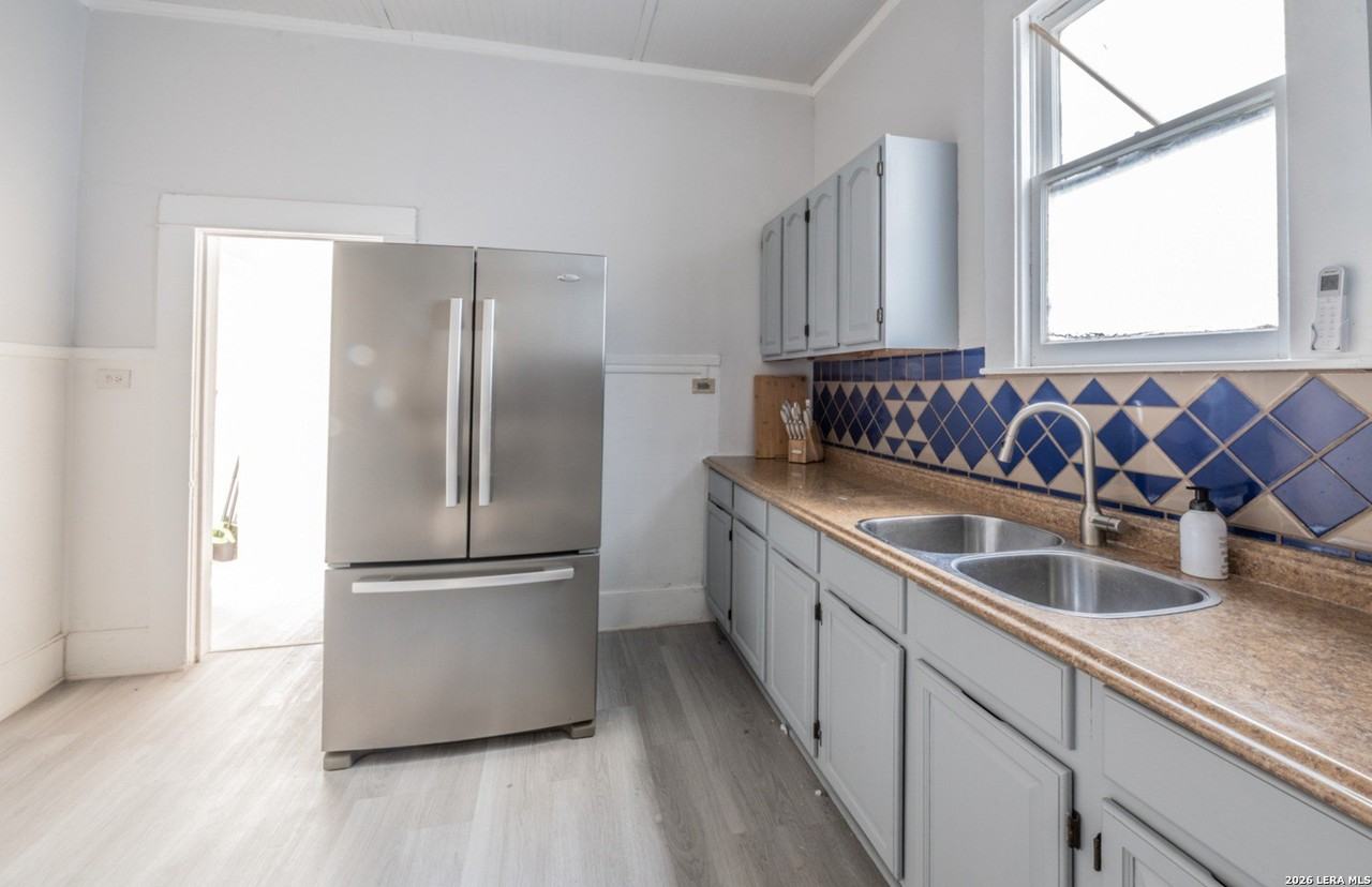 302 E Cevallos #1 - Photo 7 of 17