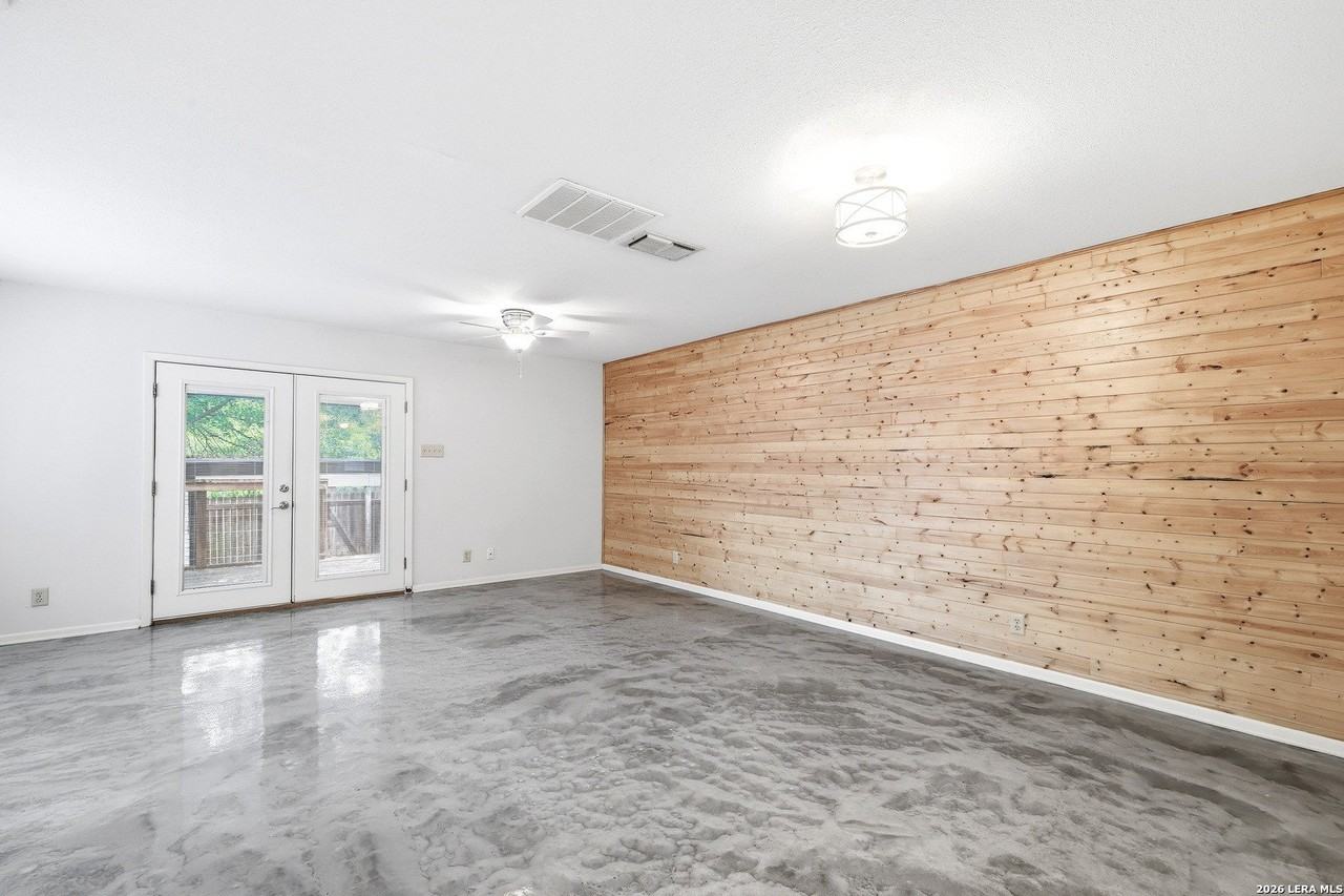 3407 Sugarhill Dr - Photo 4 of 25