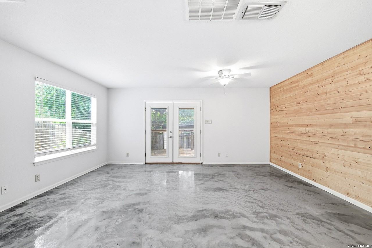 3407 Sugarhill Dr - Photo 5 of 25