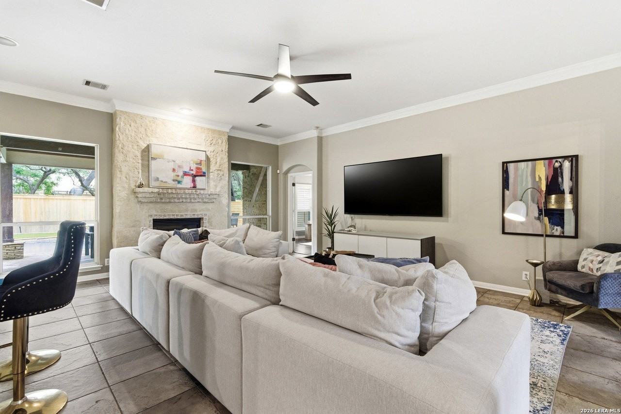 502 Cypress Trl - Photo 7 of 42
