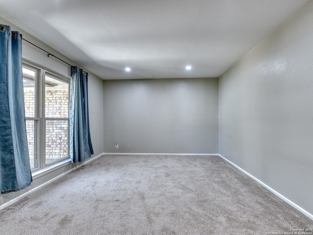 3322 Castledale Dr - Photo 5 of 31