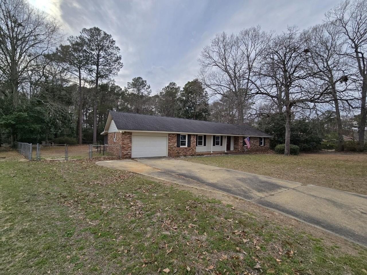 637 Sierra St - Photo 3 of 35