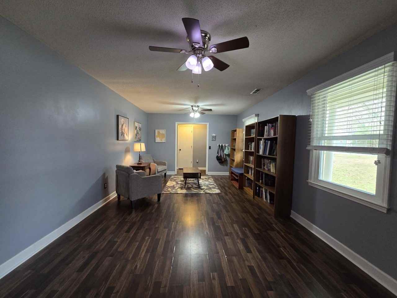 637 Sierra St - Photo 6 of 35
