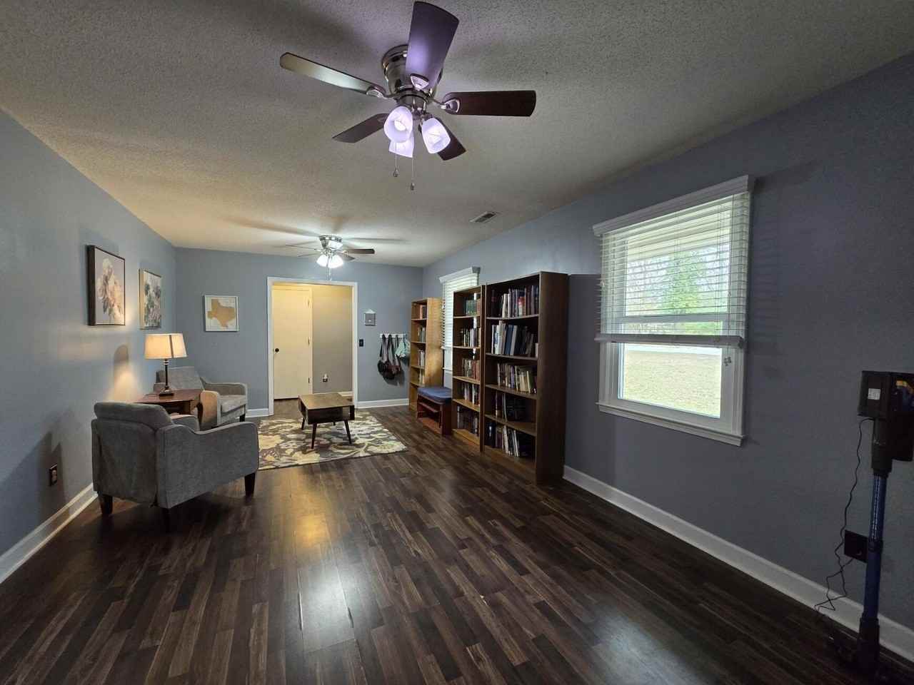 637 Sierra St - Photo 7 of 35
