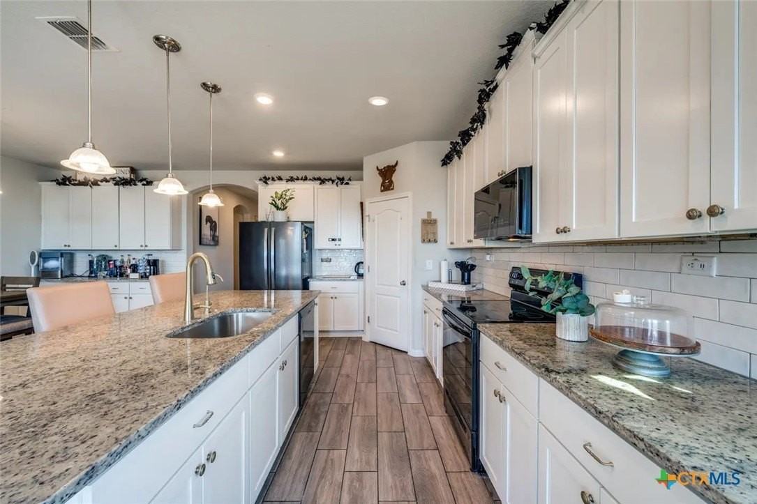 1390 Rios Bend Dr - Photo 4 of 23