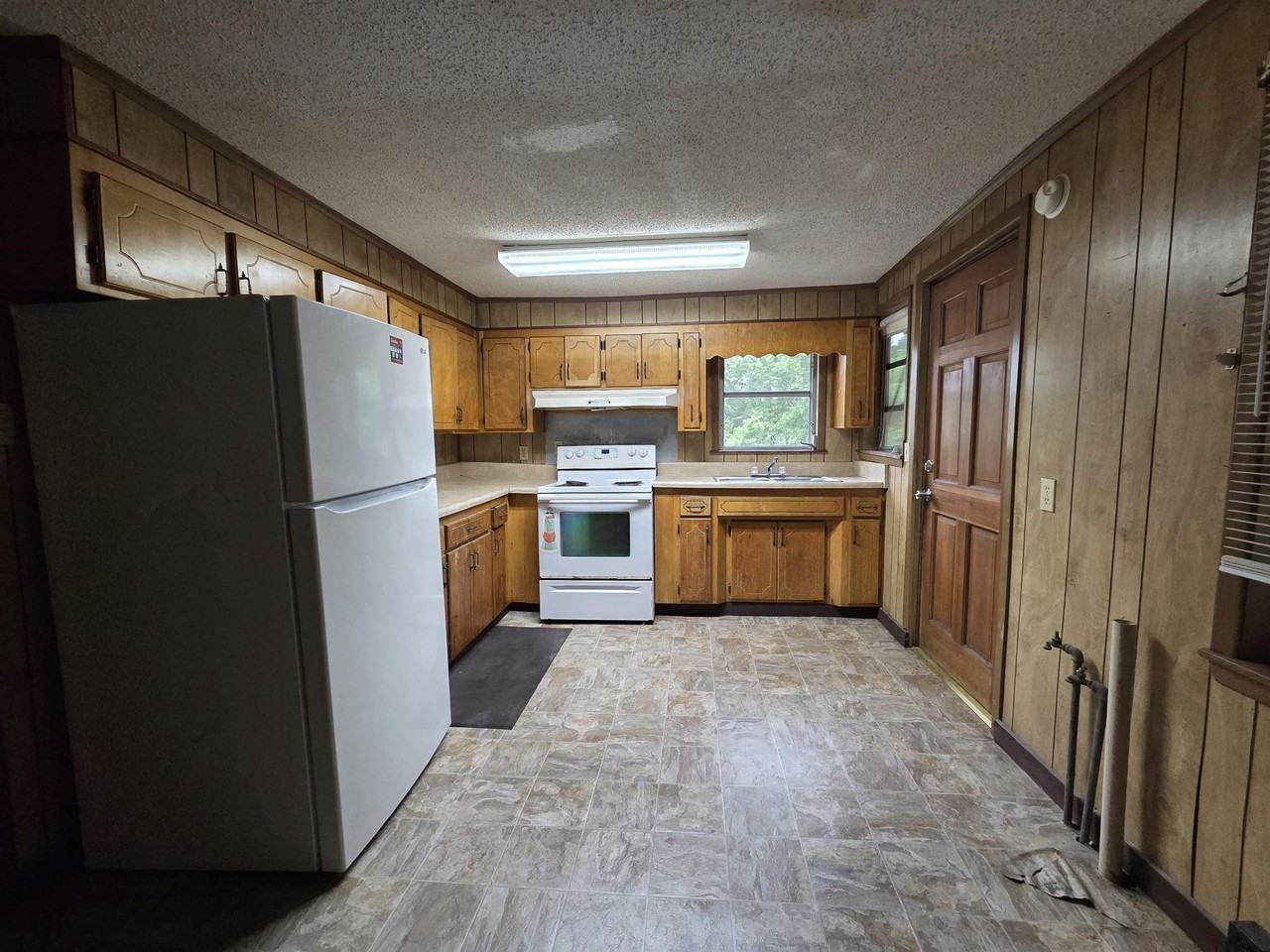 1205 E Green St - Photo 2 of 12