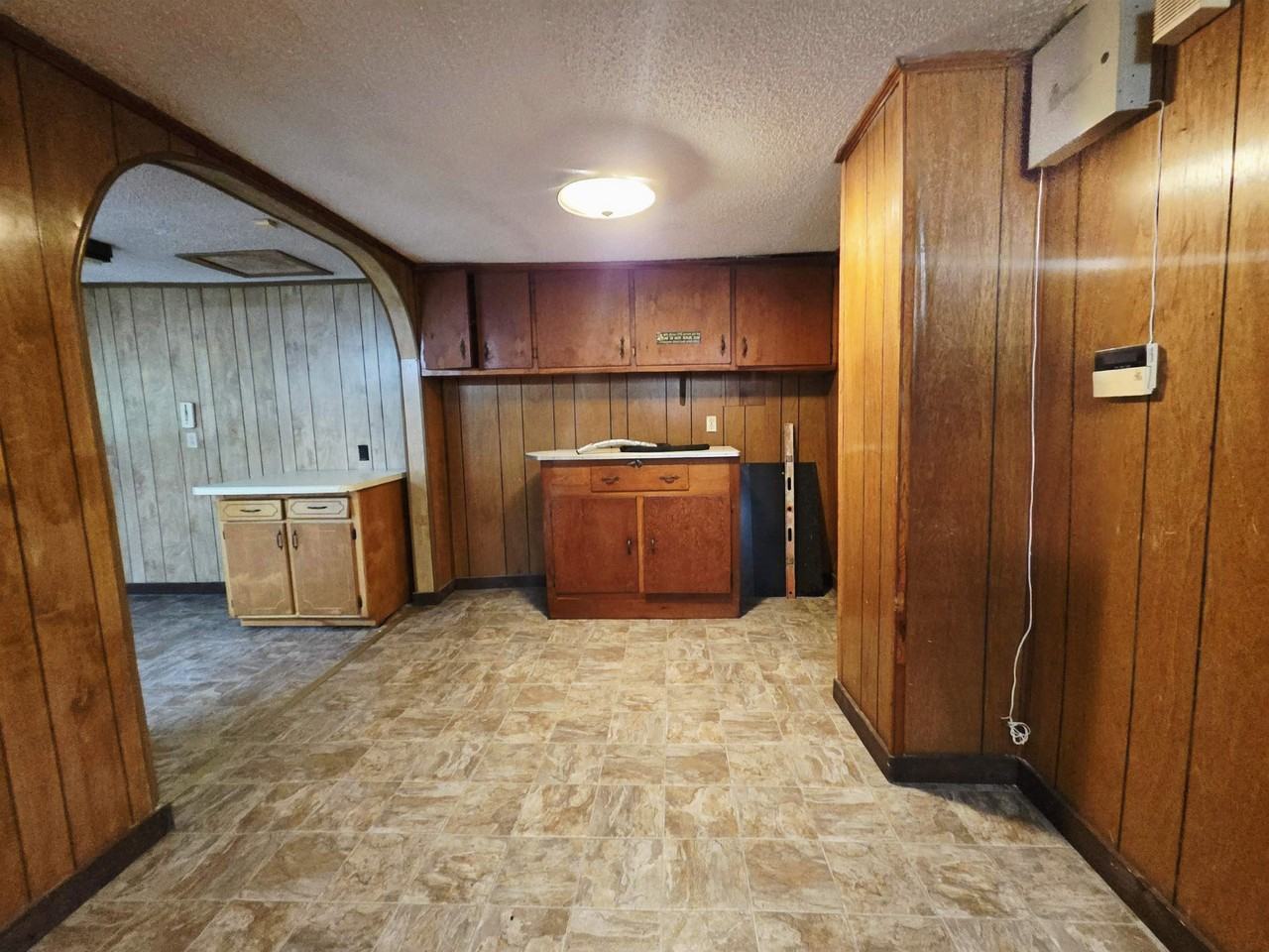 1205 E Green St - Photo 4 of 12