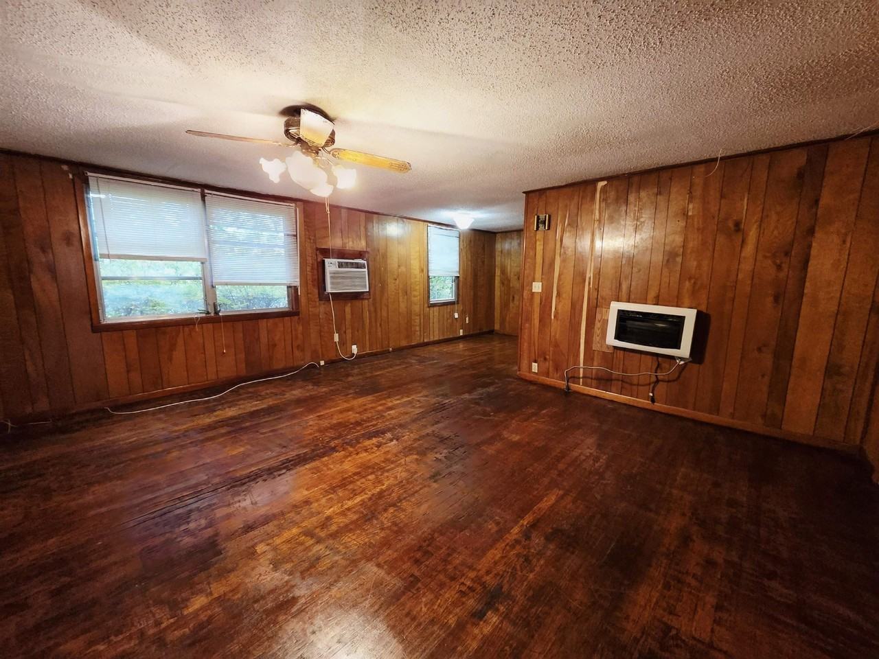 1205 E Green St - Photo 6 of 12