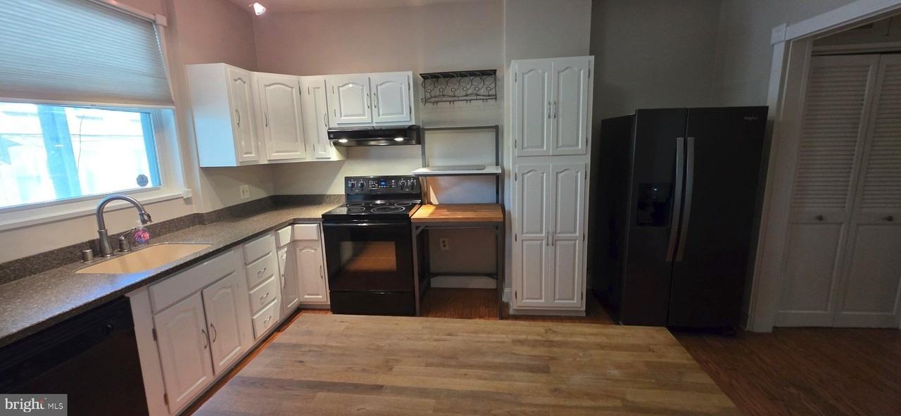 3720 Foster Ave - Photo 7 of 28