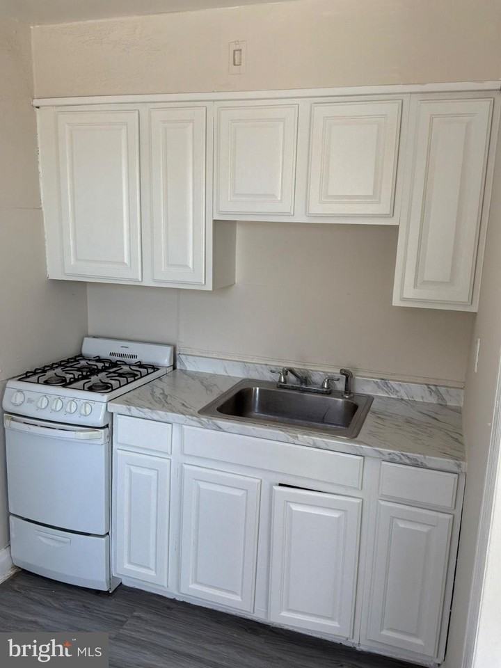 5626 Midwood Ave #2 - Photo 3 of 19