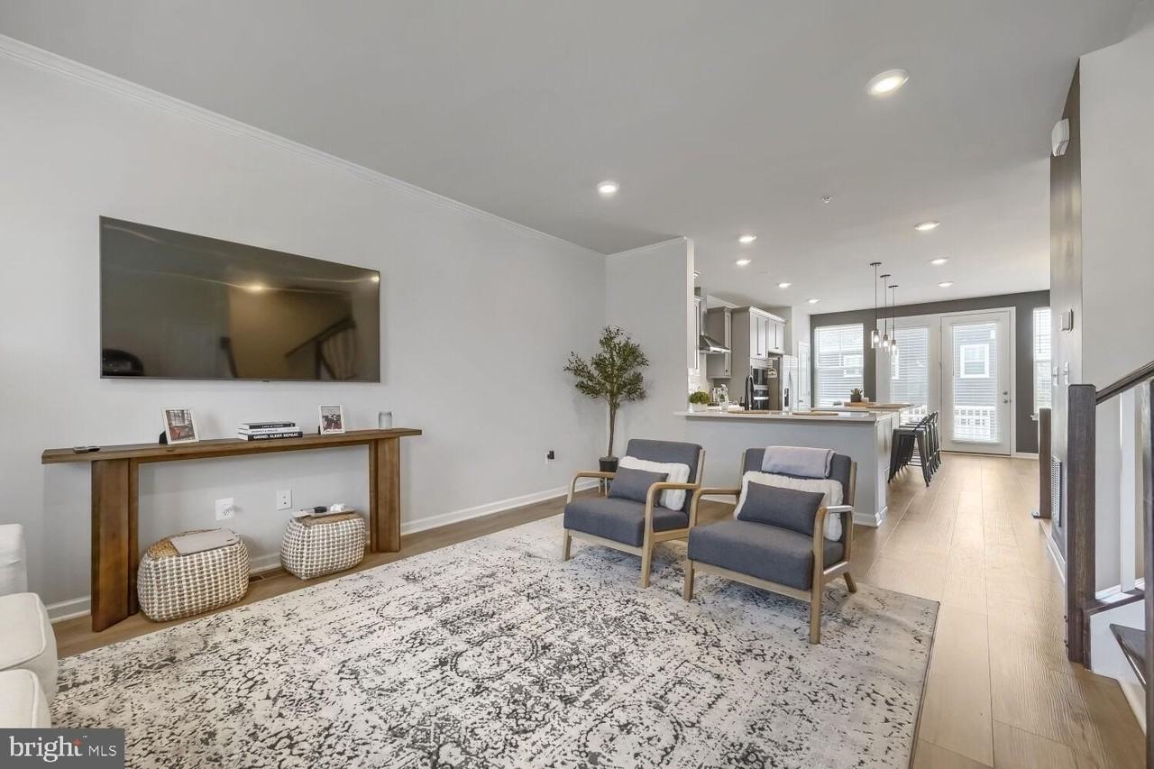 622 Barnehurst St - Photo 6 of 28