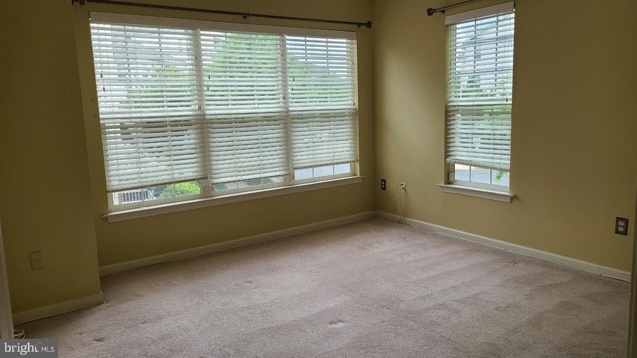 12820 Rexmore Dr #18-11 - Photo 7 of 14