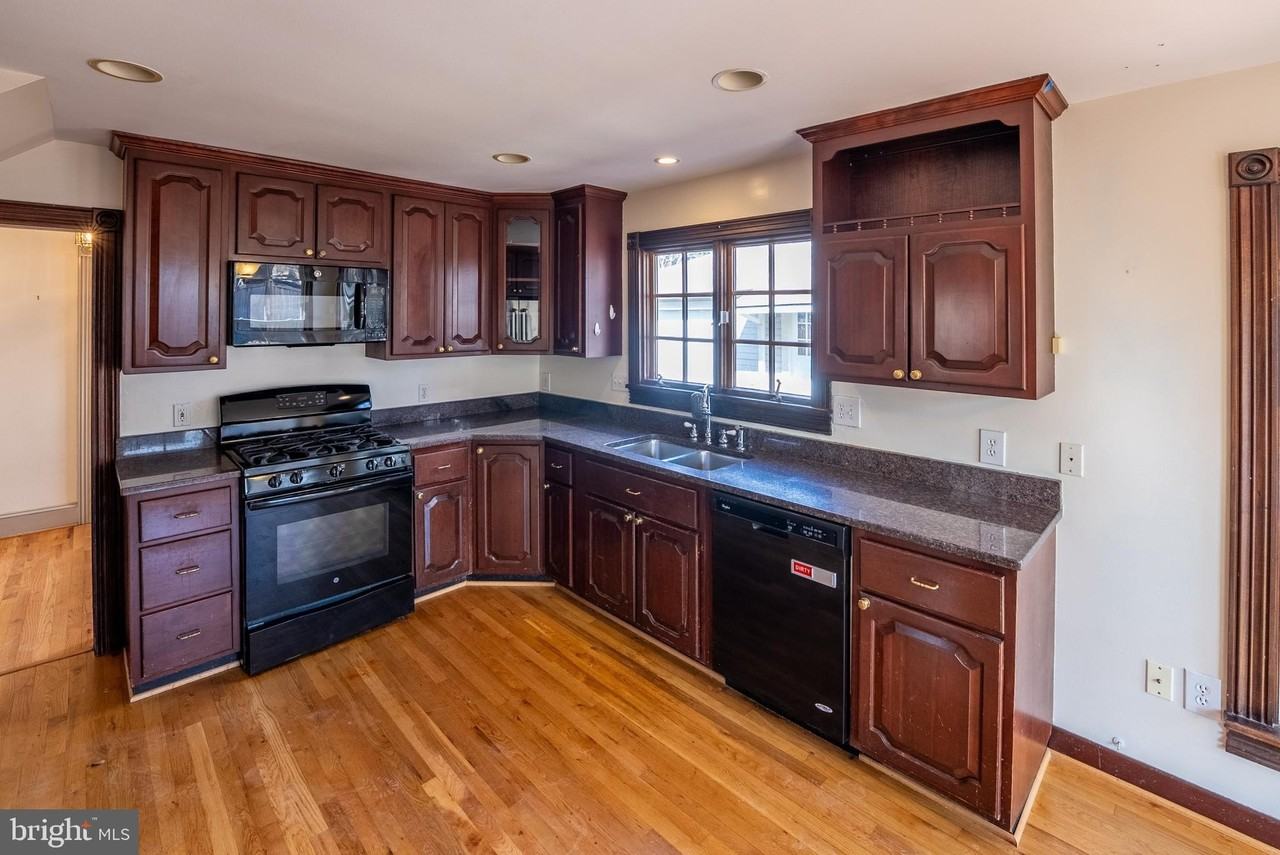 2201 Salisbury Rd - Photo 5 of 28