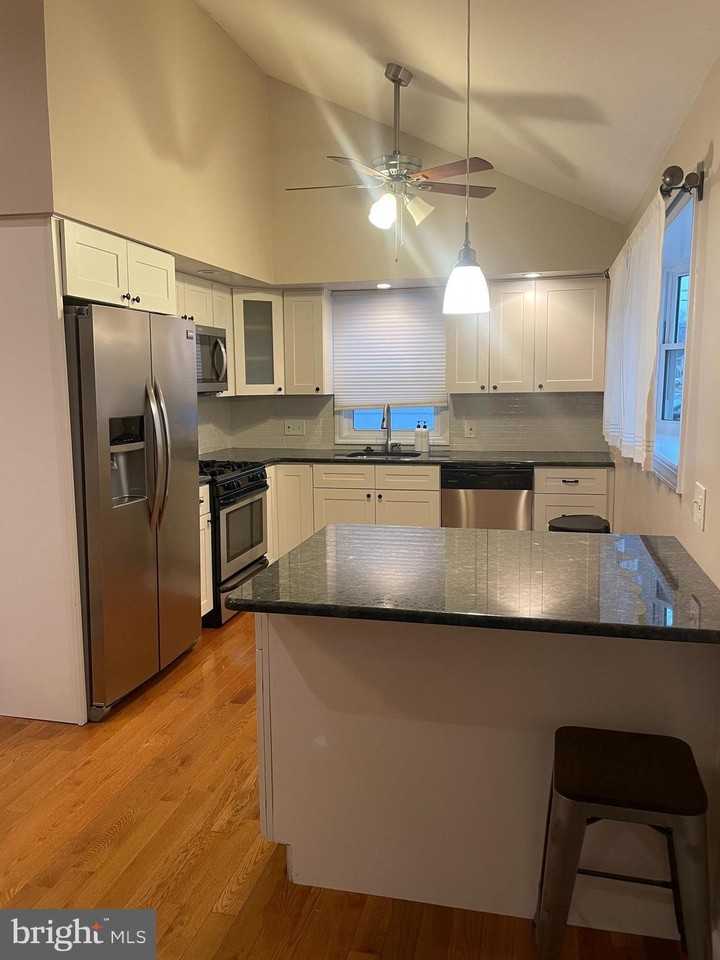1525 Cedar Ave - Photo 4 of 12