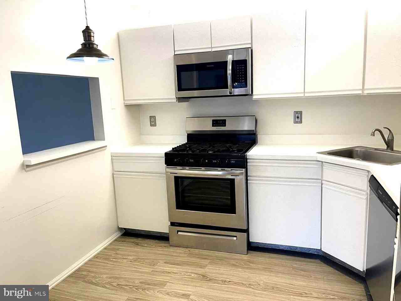 16 Aspen Ct #16 - Photo 7 of 19