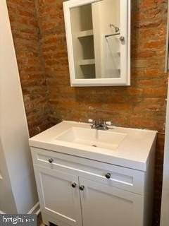 203 Dekalb St - Photo 3 of 7