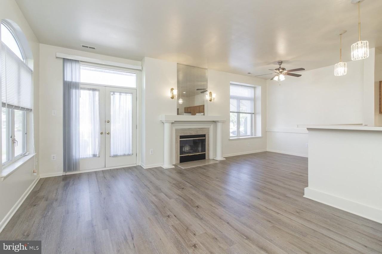 1004 Barbaras Ct - Photo 2 of 38