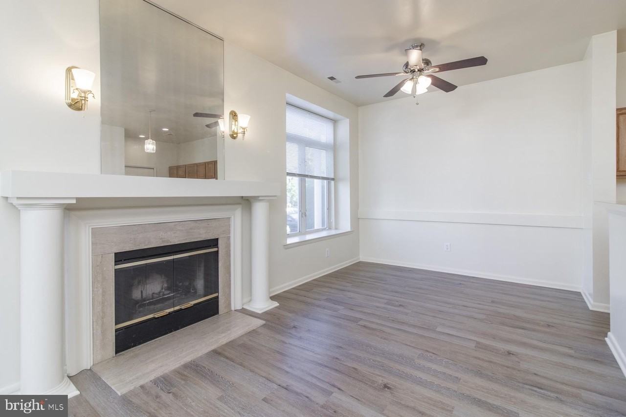 1004 Barbaras Ct - Photo 5 of 38