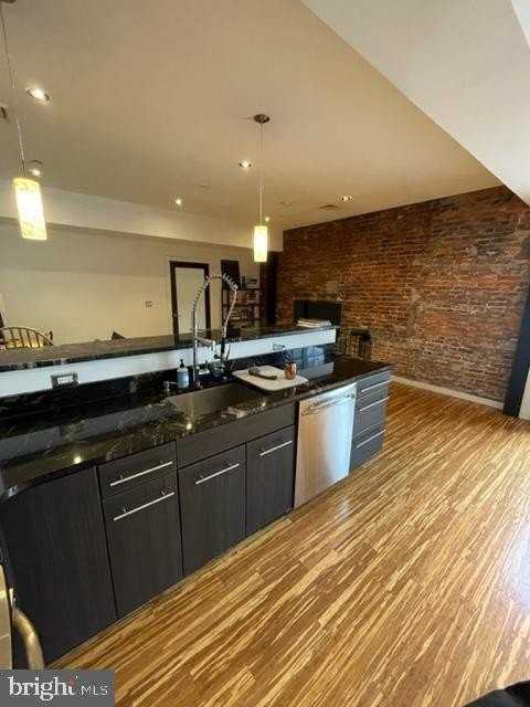 620 N Front St #2R - Photo 4 of 12