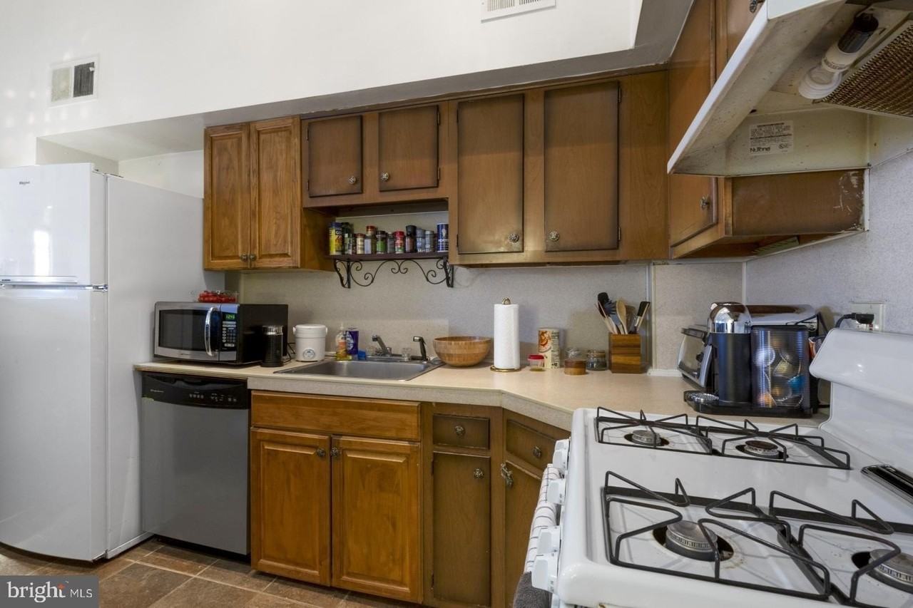 1120 Rodman St #3 - Photo 5 of 18