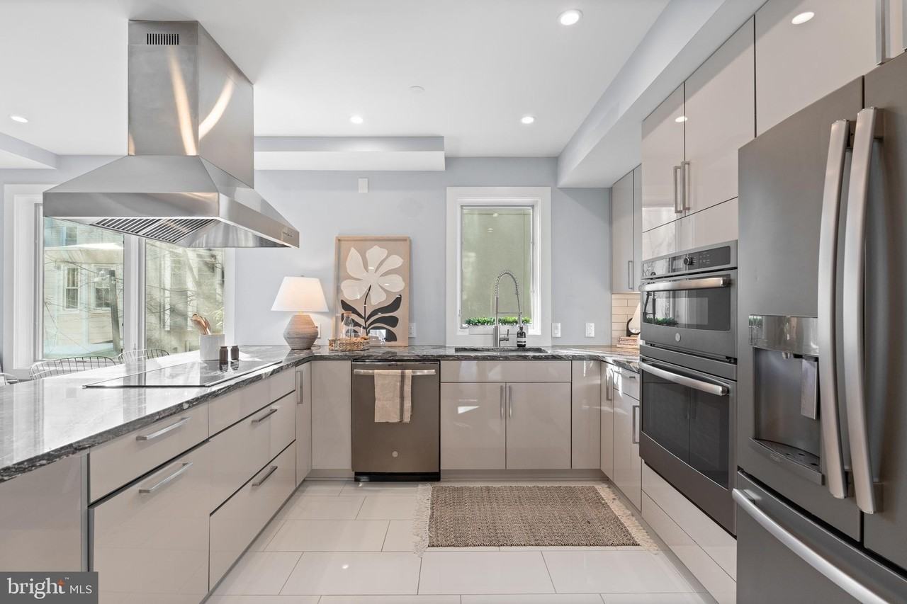 869 Corinthian Ave #3 - Photo 6 of 20