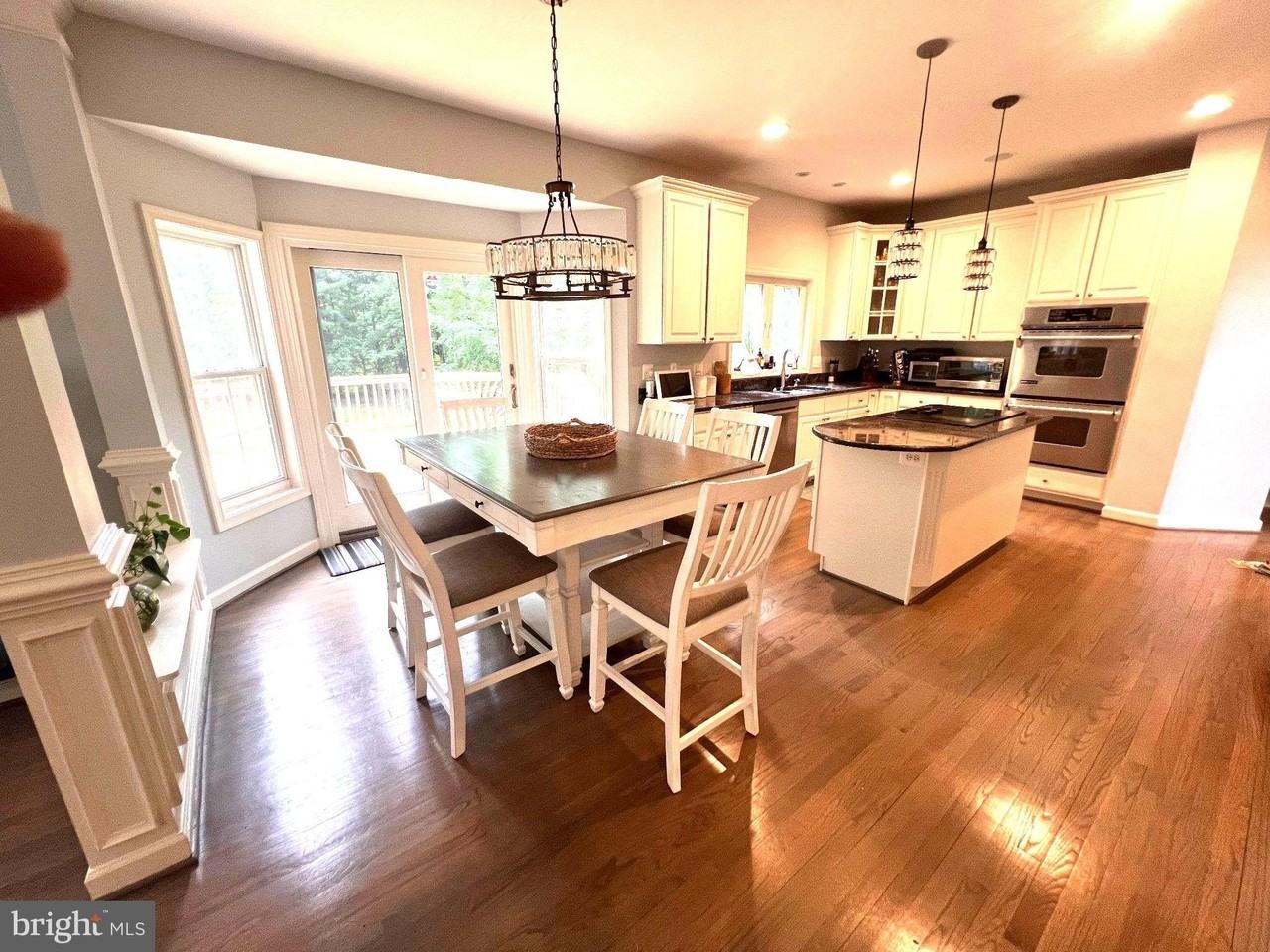 5709 Greenview Ln - Photo 3 of 25