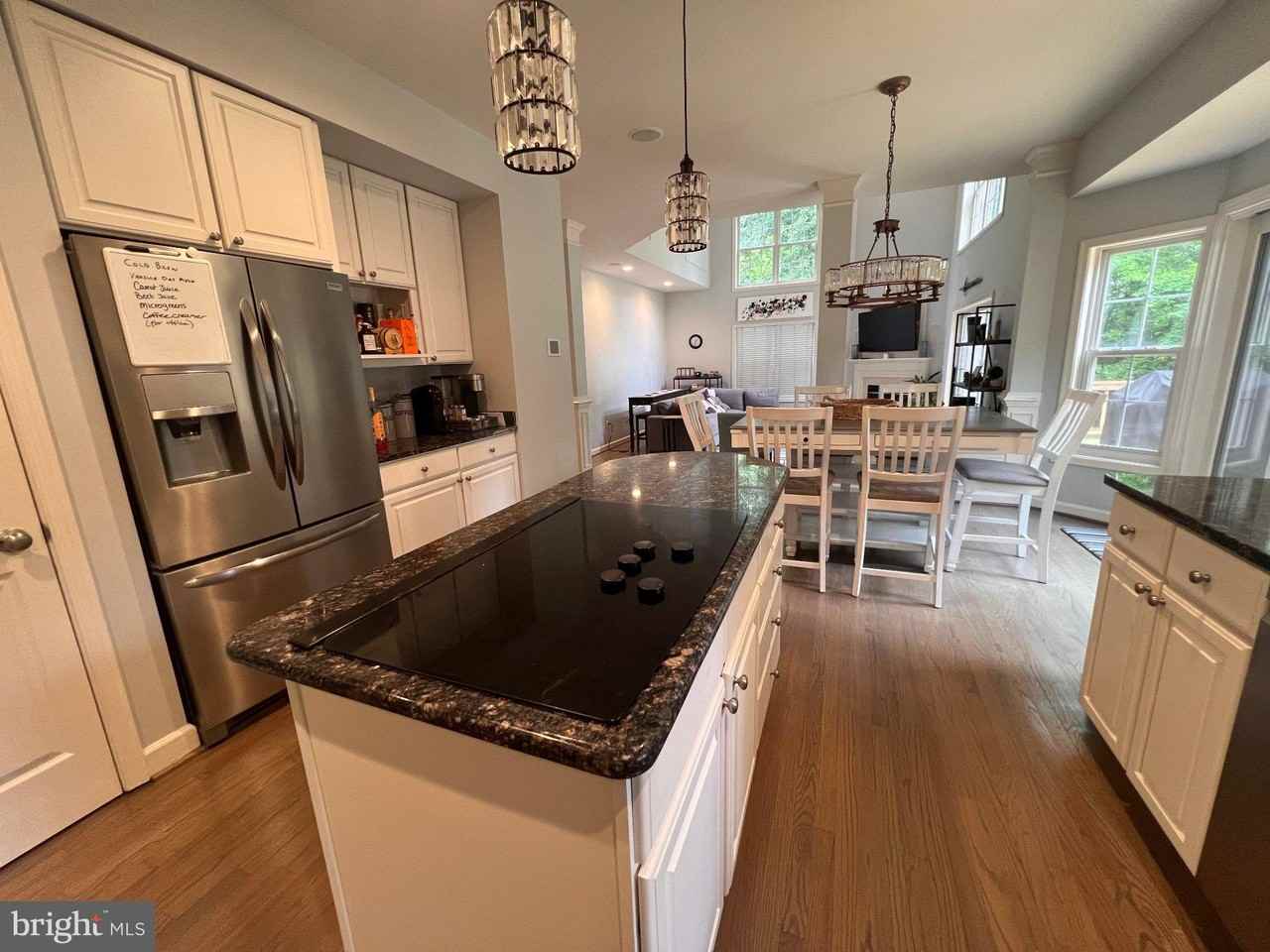 5709 Greenview Ln - Photo 4 of 25
