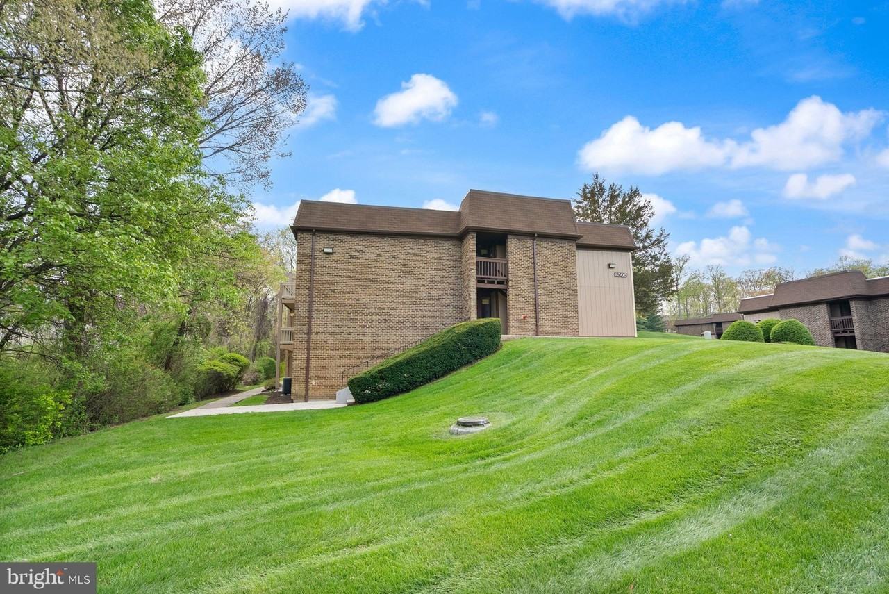 8511 Barrington Ct #S - Photo 3 of 29