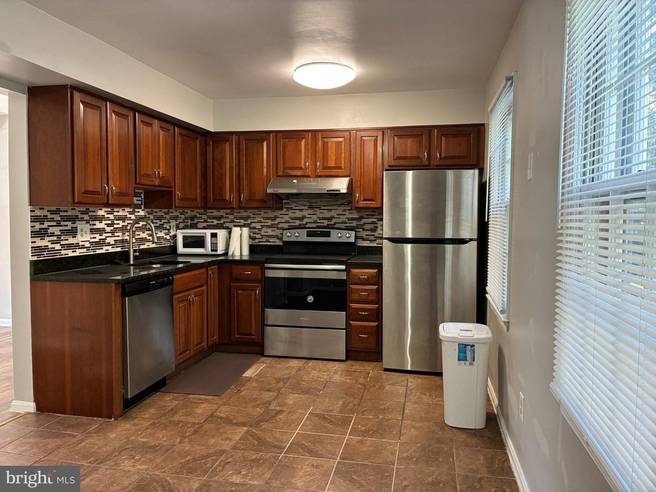 4834 Nash Dr - Photo 6 of 38