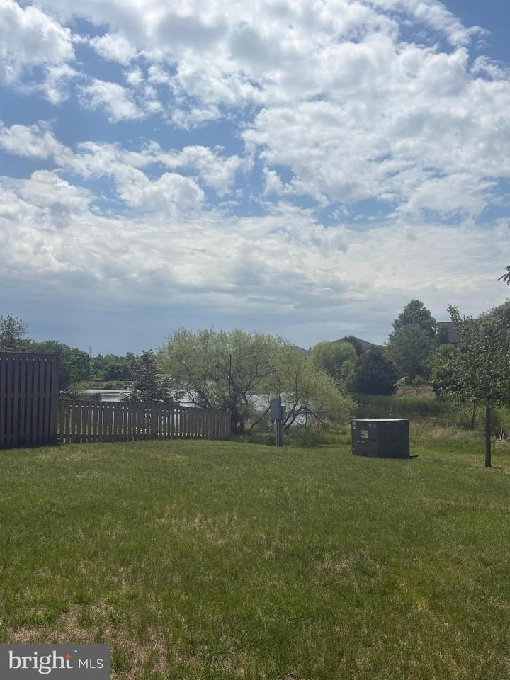 20937 Colecroft Sq - Photo 2 of 3