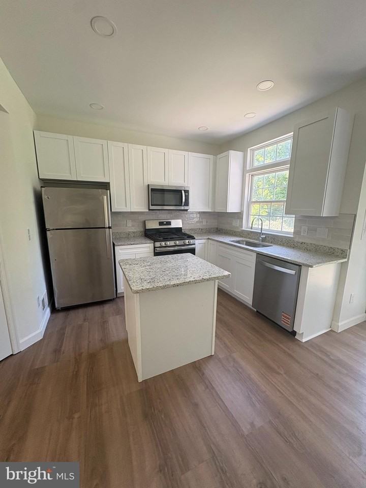 20937 Colecroft Sq - Photo 3 of 3