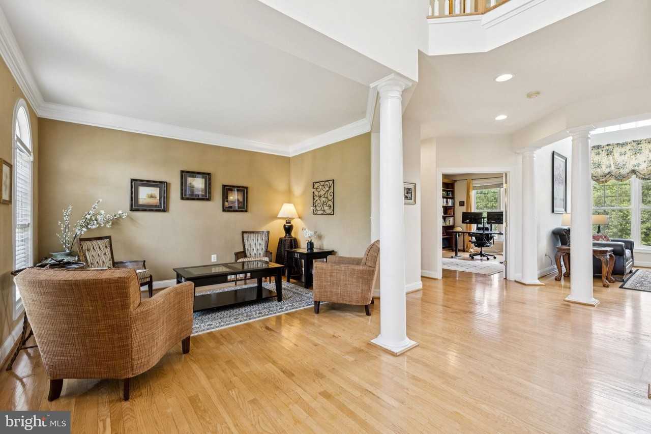 26368 Strathaven Ct - Photo 4 of 25