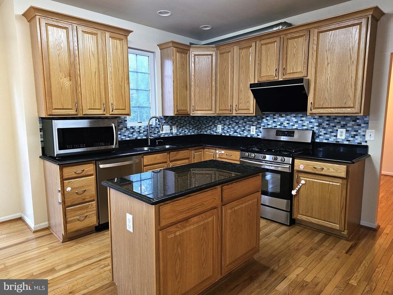 6125 Hot Spring Ln - Photo 7 of 28