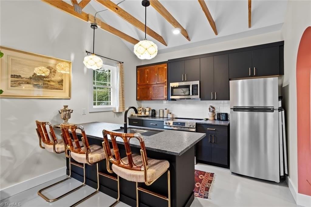 309 Magnolia St - Photo 5 of 15