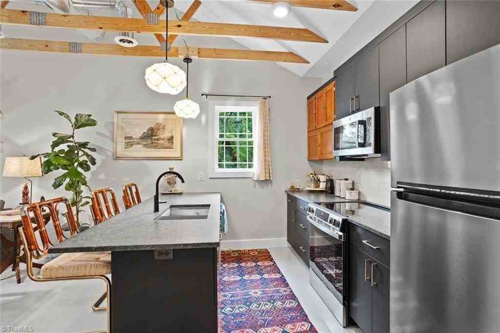 309 Magnolia St - Photo 6 of 15