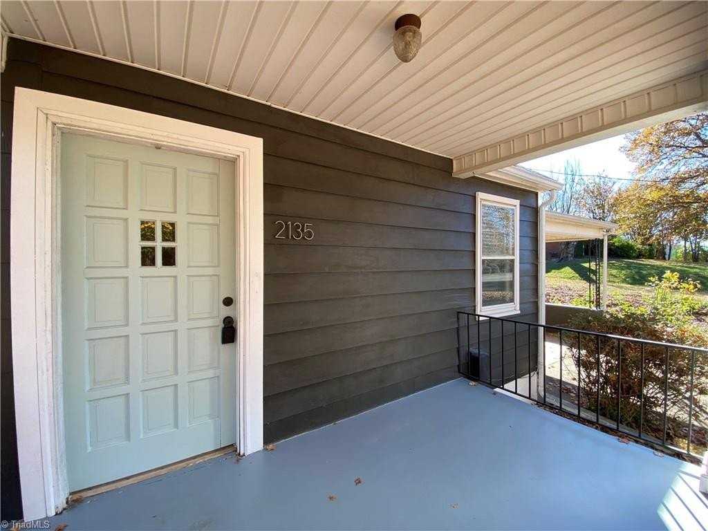 2135 Griffith Rd - Photo 5 of 23