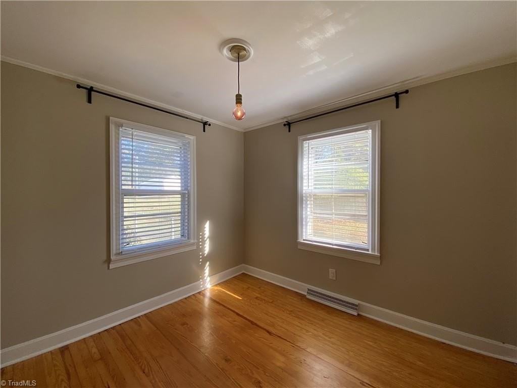 2135 Griffith Rd - Photo 7 of 23