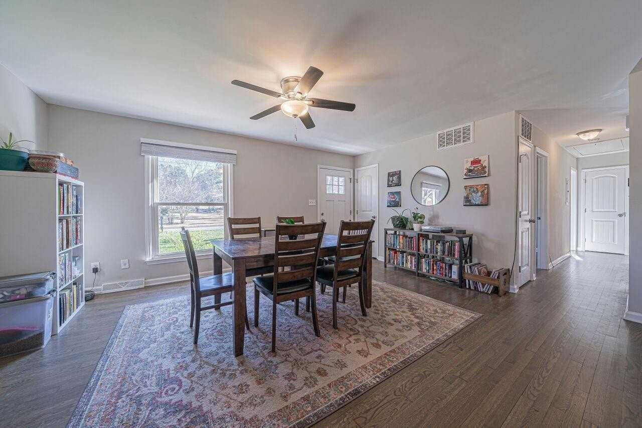 3322 Bell Dr - Photo 5 of 35
