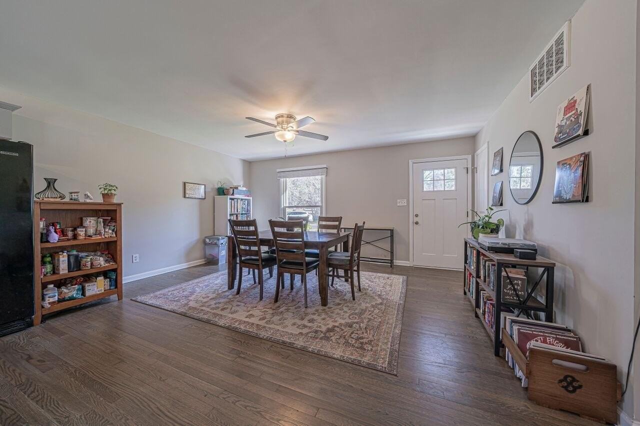 3322 Bell Dr - Photo 6 of 35