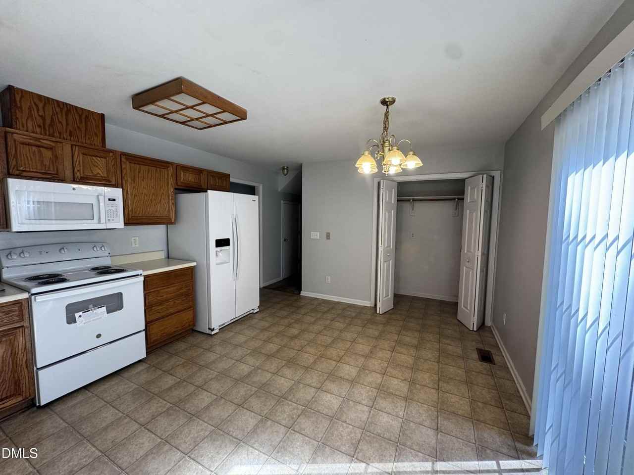 660 Shawnee Dr - Photo 2 of 11
